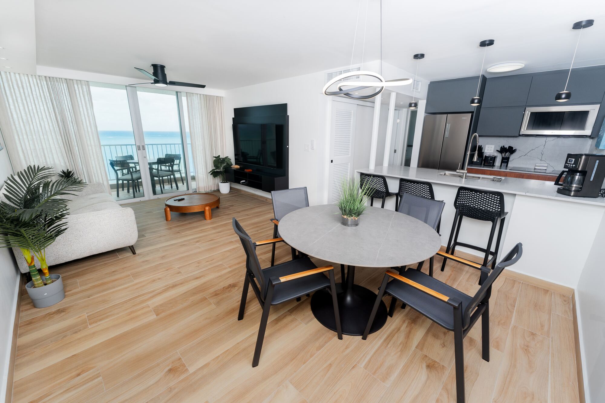 Casa Jenny Isla Verde – living & dining